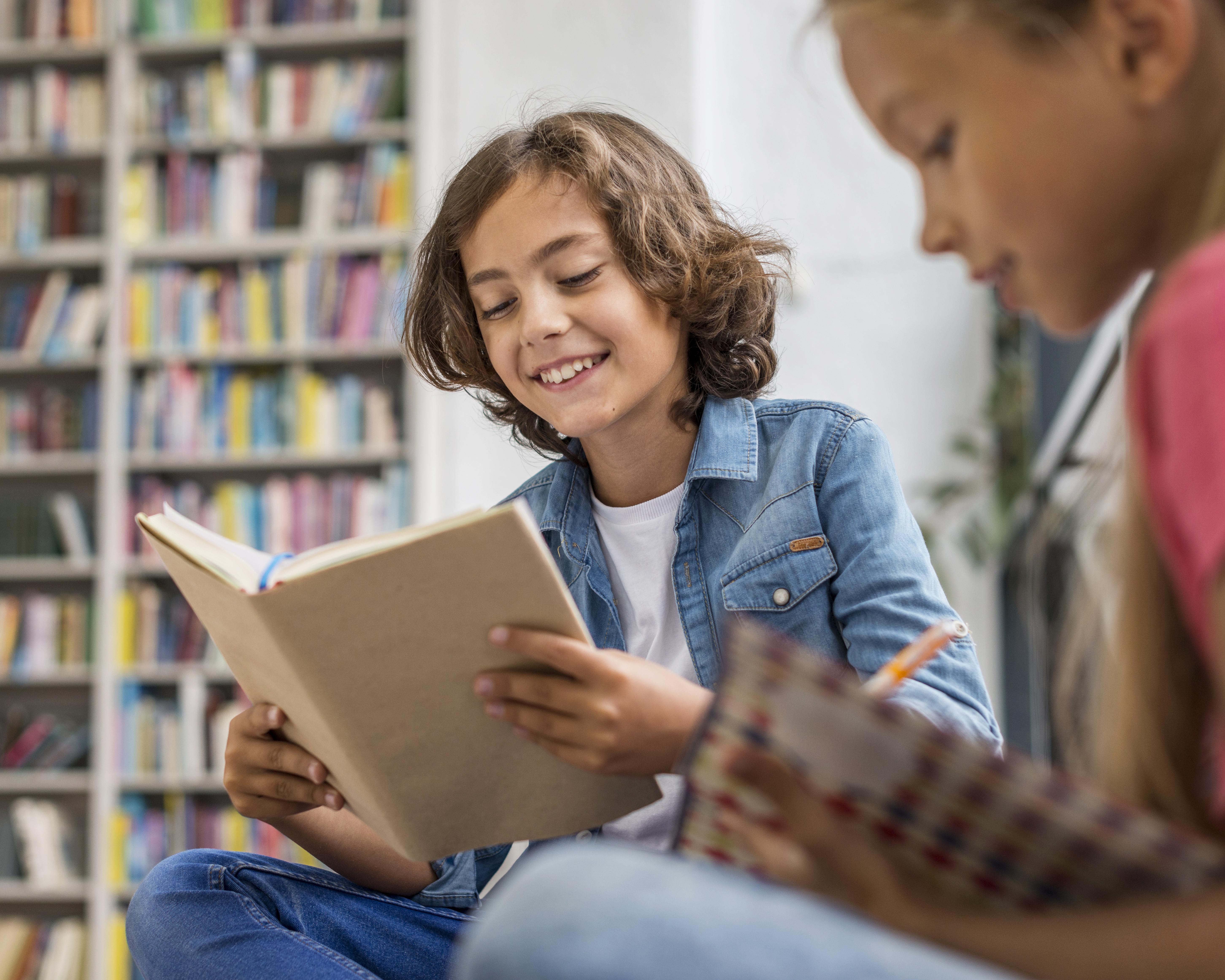 Promover a leitura na vida de uma criança é muito mais do que formar um futuro leitor. Esse hábito desenvolve a criatividade